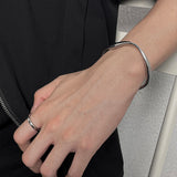 MODEFREAKのアシンメトリーシルバーバングル mf2620の画像1