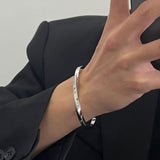 MODEFREAKのシンプルツイストバングル mf2983の画像