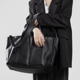 MODEFREAKのビッグレザーショルダーバッグ mf2576の画像