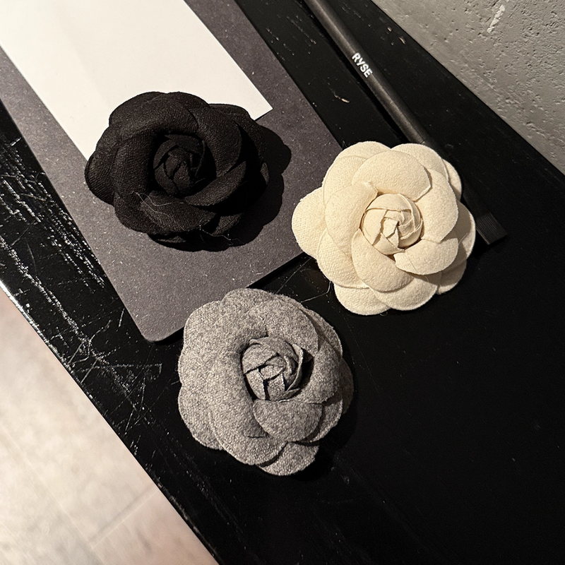 【12.1新作】ウィンターモードカメリアブローチ mf3597