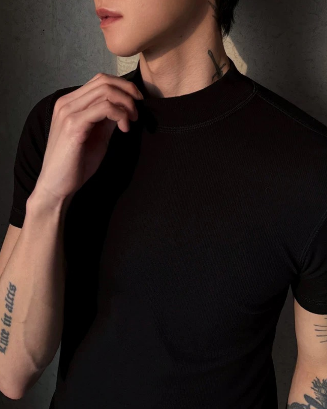 MODEFREAKのスリムフィットハイネックTシャツ mf3703の画像