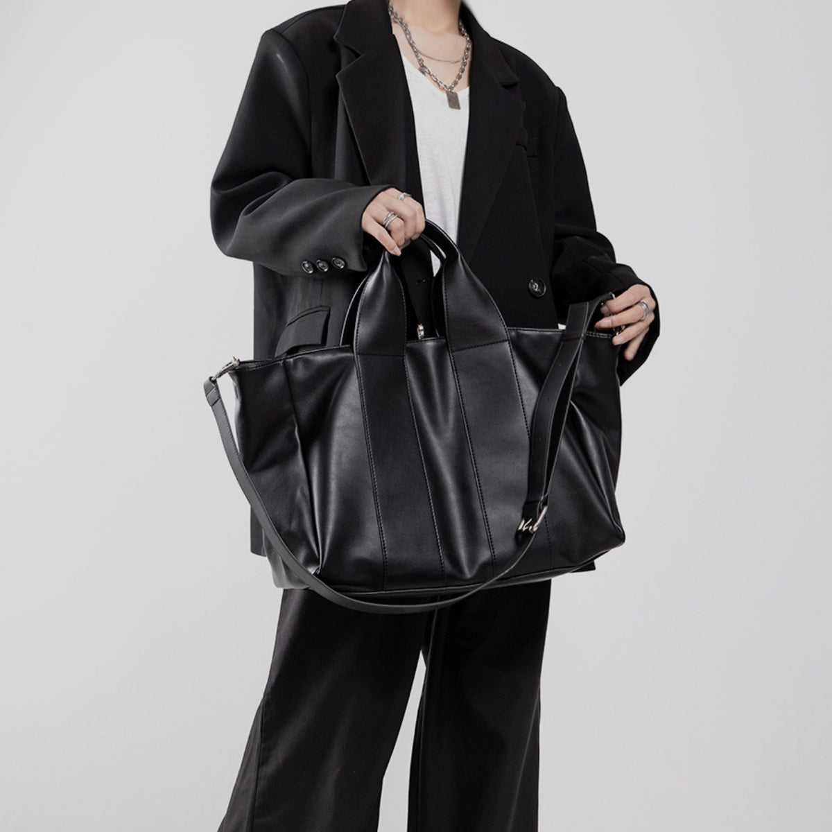 美品arketブラックレザーショルダーバッグ ビッグレザーショルダーバッグ mf2576【韓国モードファッション】