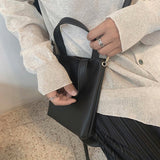 MODEFREAKのレザーショルダーバッグ mf0688の画像