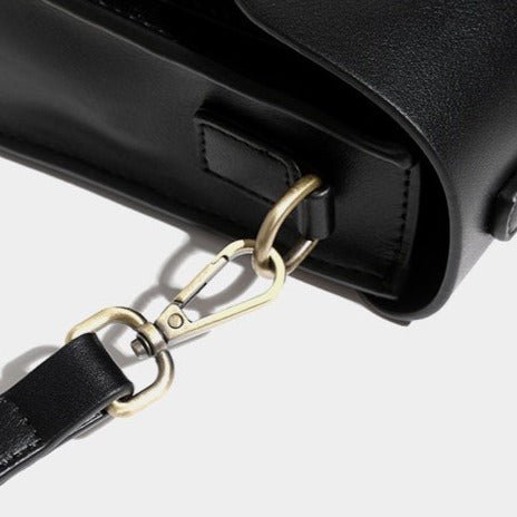 MODEFREAKのレザーバックルショルダーバッグ mf1509の画像