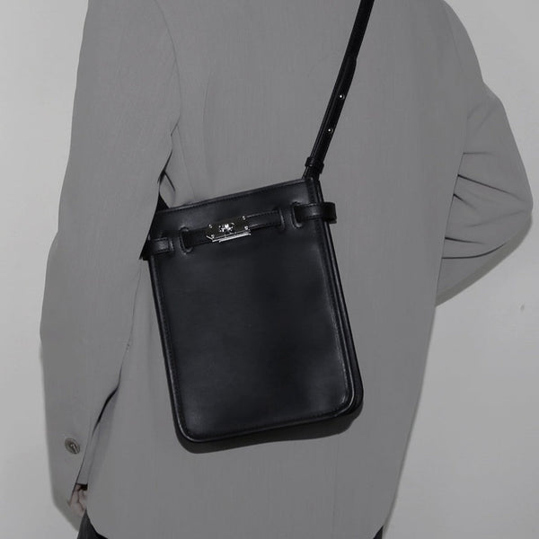 MODEFREAKのキーロックレザーショルダーバッグ mf1854の画像1